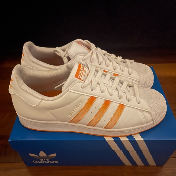 Adidas Superstar Originals White/Orange MEN’S 10.5 - Picture 2 of 6
